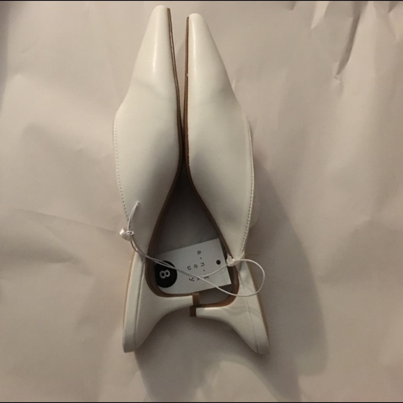 Women's Aleksa Low Vamp Kitten Heeled Mules - Picture 8 of 8